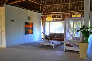 Soundproofing, free WiFi, bed sheets - Kimya House (Watamu)