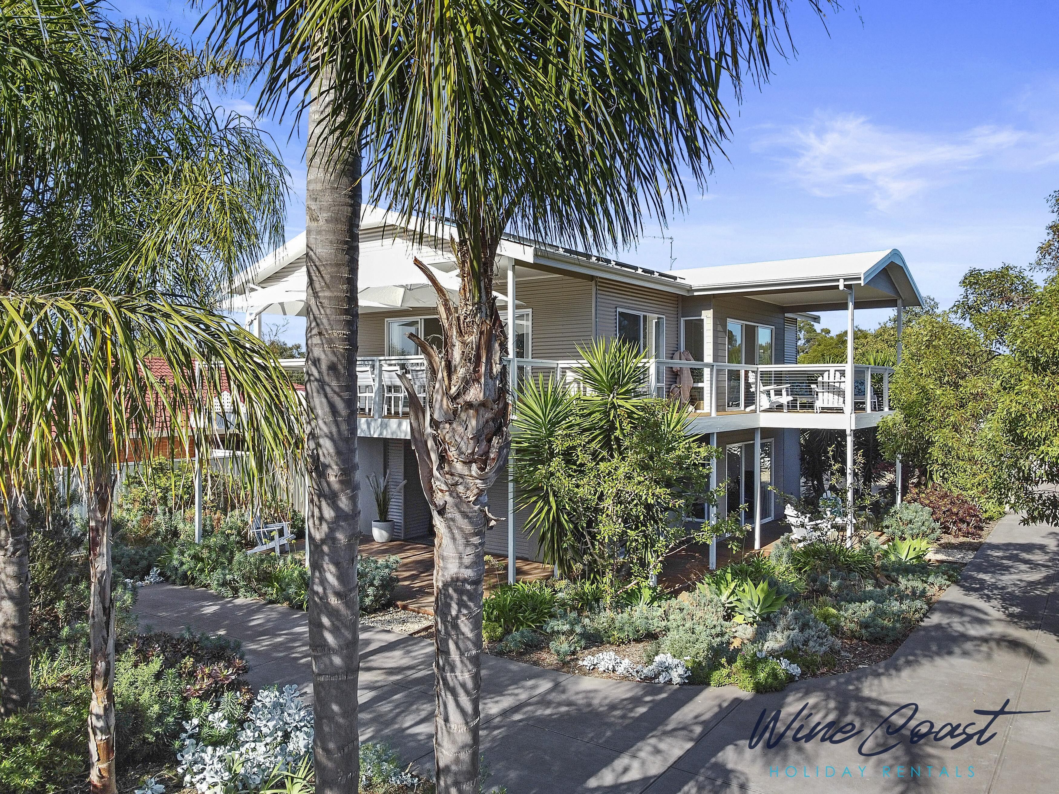 Palms at Port Willunga by Wine Coast Holiday Rentals - Escape to the gorgeous Fleurieu Peninsula and stay at beautiful Palms at Port Willunga.