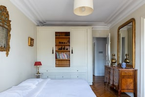 3 chambres, bureau, Wi-Fi, literie fournie
