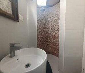 Shower, towels