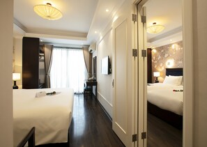 Connecting Suite Balcony | Living area - Golden Legend Boutique Hotel (Hanoi)