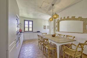 Familienapartment, 3 Schlafzimmer, 2 Bäder (The Tower With Amazing View Shared) | Speisen