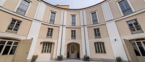 Mặt tiền nơi lưu trú