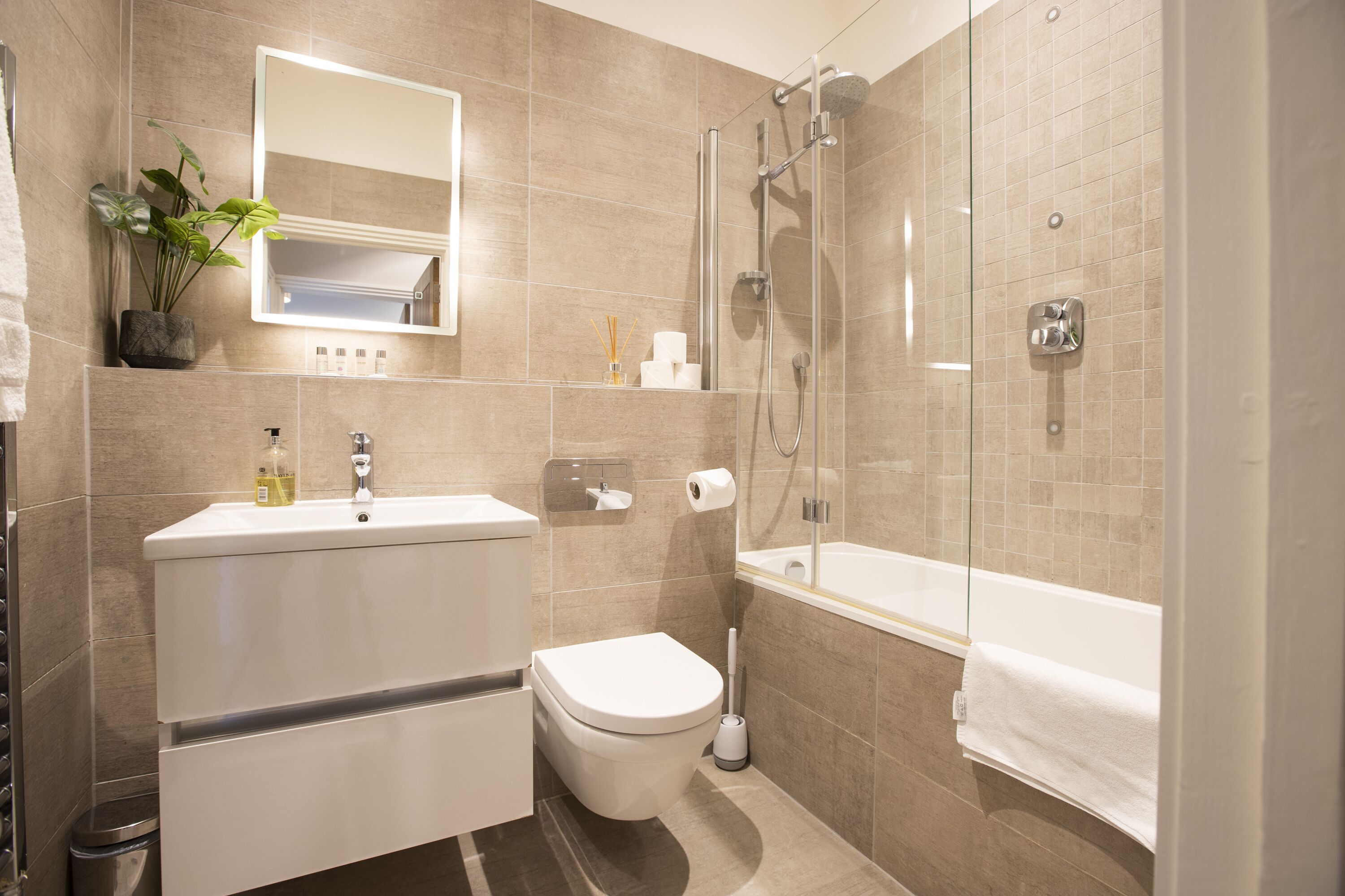 Appartement Ville | Salle de bain | Articles de toilette (gratuits), séchoir à cheveux, serviettes fournies