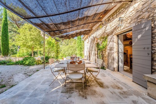 Les Mas Ferrando Luberon: Beautiful authentic Mas Courroussouvo in Oppède-le-Vieux