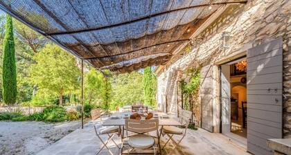 Les Mas Ferrando Luberon: Beautiful authentic Mas Courroussouvo in OppĂšde-le-Vieux