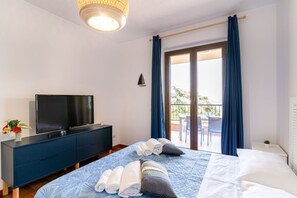 2 bedrooms, iron/ironing board, WiFi