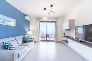 TV - Calypso APT with Sea View, Parking and Pool (Taormina)