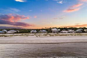 On the beach - Beachfront, Dog Friendly Home! Private Boardwalk! (Indian Pass)