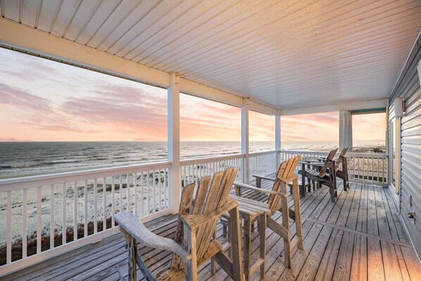 Property grounds - Book Now for Holidays! Pet-friendly Home! Gulf Front! Heated Pool! Elevator! (Indian Pass)