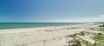 Gulf Front! Dog-Friendly! Private Beach Access! Amazing Views!