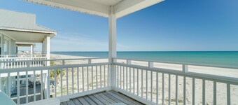 Gulf Front! Dog-Friendly! Private Beach Access!