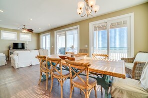 Dining - Gulf Front! Dog-Friendly! Private Beach Access! Amazing Views! (Indian Pass)