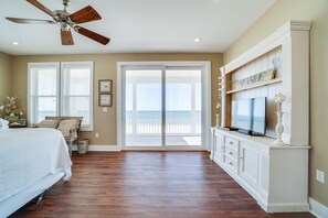 6 bedrooms, free WiFi, bed sheets - Gulf Front! Dog-Friendly! Private Beach Access! Amazing Views! (Indian Pass)