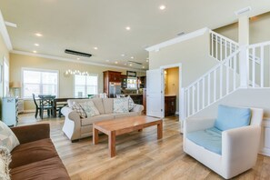 TV, DVD player - Escape to the North Cape! Dog-Friendly! Beachfront! 5 Primary Suites! (Cape San Blas)