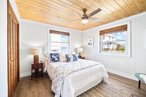 3 bedrooms, free WiFi, bed sheets - Sunny Beach Home with Beautiful Gulf Views and Private Pool (Cape San Blas)