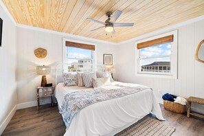 3 室のベッドルーム、WiFi (無料)、ベッドシーツ