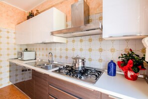 Micro-ondes, plaque de cuisson, lave-vaisselle