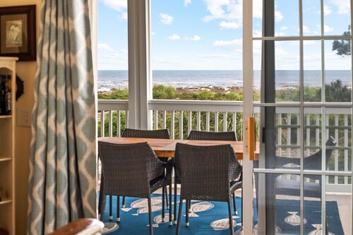 Book for Spring Break! Beachfront Condo! Community Pool Access! Dog-Friendly!