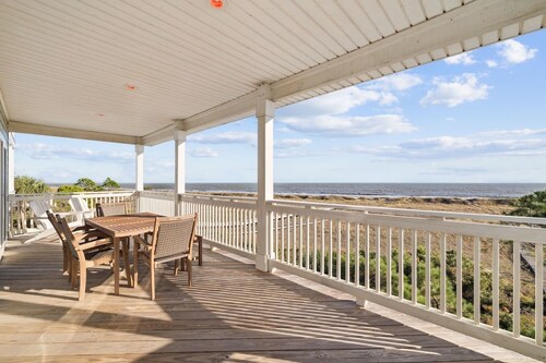 Spend Holidays Here! Gulf Front! Near Salinas Park! Private Pool! Dog-Friendly!