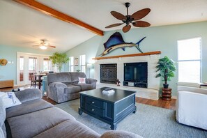 TV - Holiday Getaways! Dog-Friendly! Bay Views! Screened-in Porch! Sunset Views! (Cape San Blas)