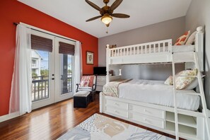 5 bedrooms, desk, free WiFi, bed sheets