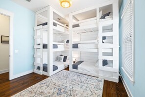 4 bedrooms, free WiFi, bed sheets
