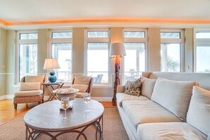 TV, fireplace - Holiday Stays Available! Beachfront! Incredible Views! Community Pool! (Indian Pass)