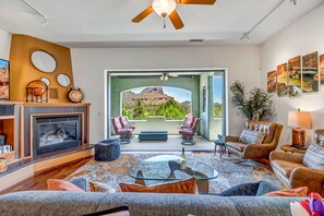 Télévision, cheminée