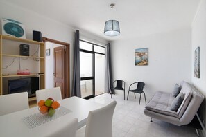 TV - Apt. Torre Sol 7º 5 – Sea View, A/C & Pool (Armação de Pêra)