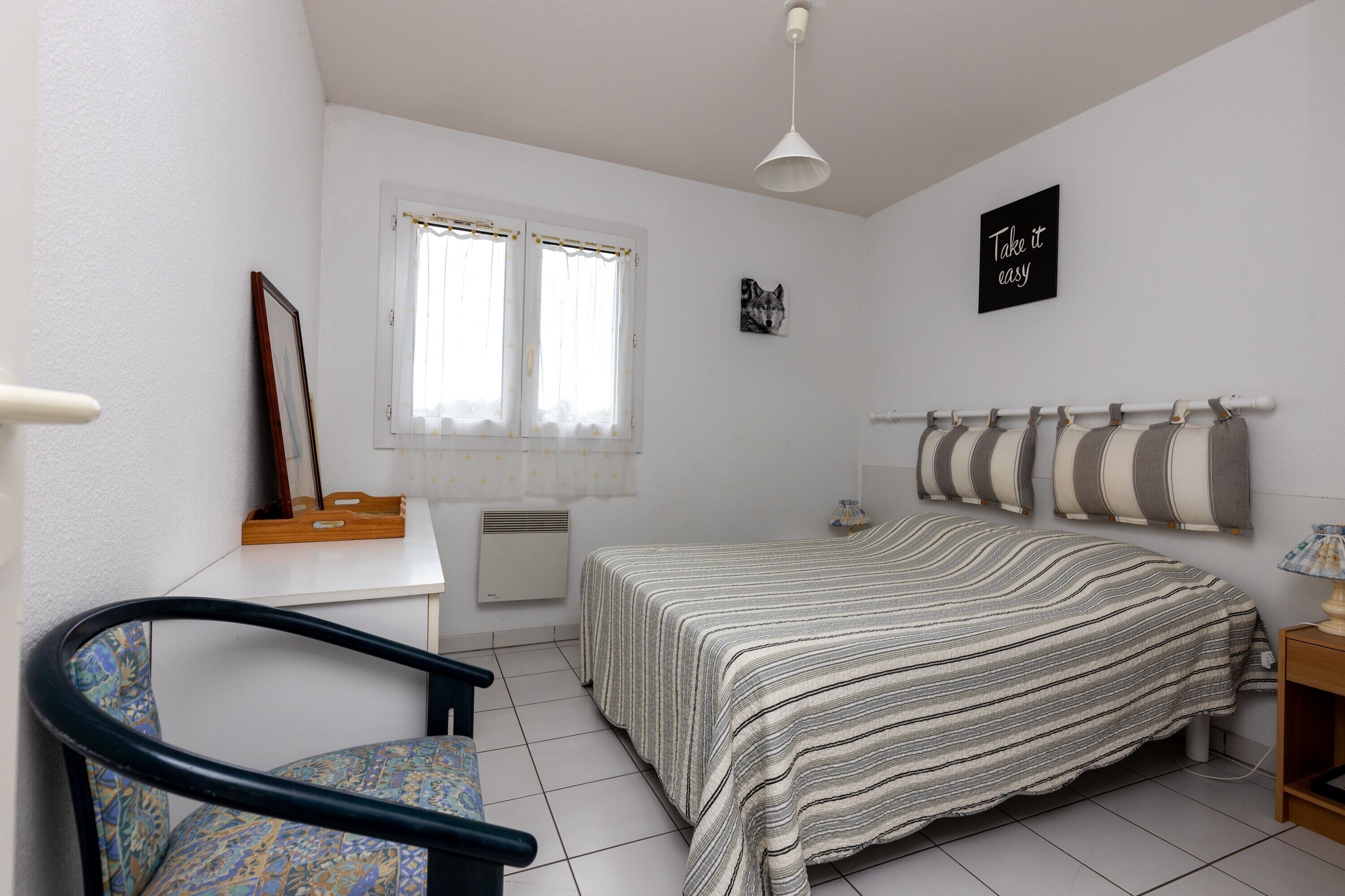 1 bedroom, bed sheets