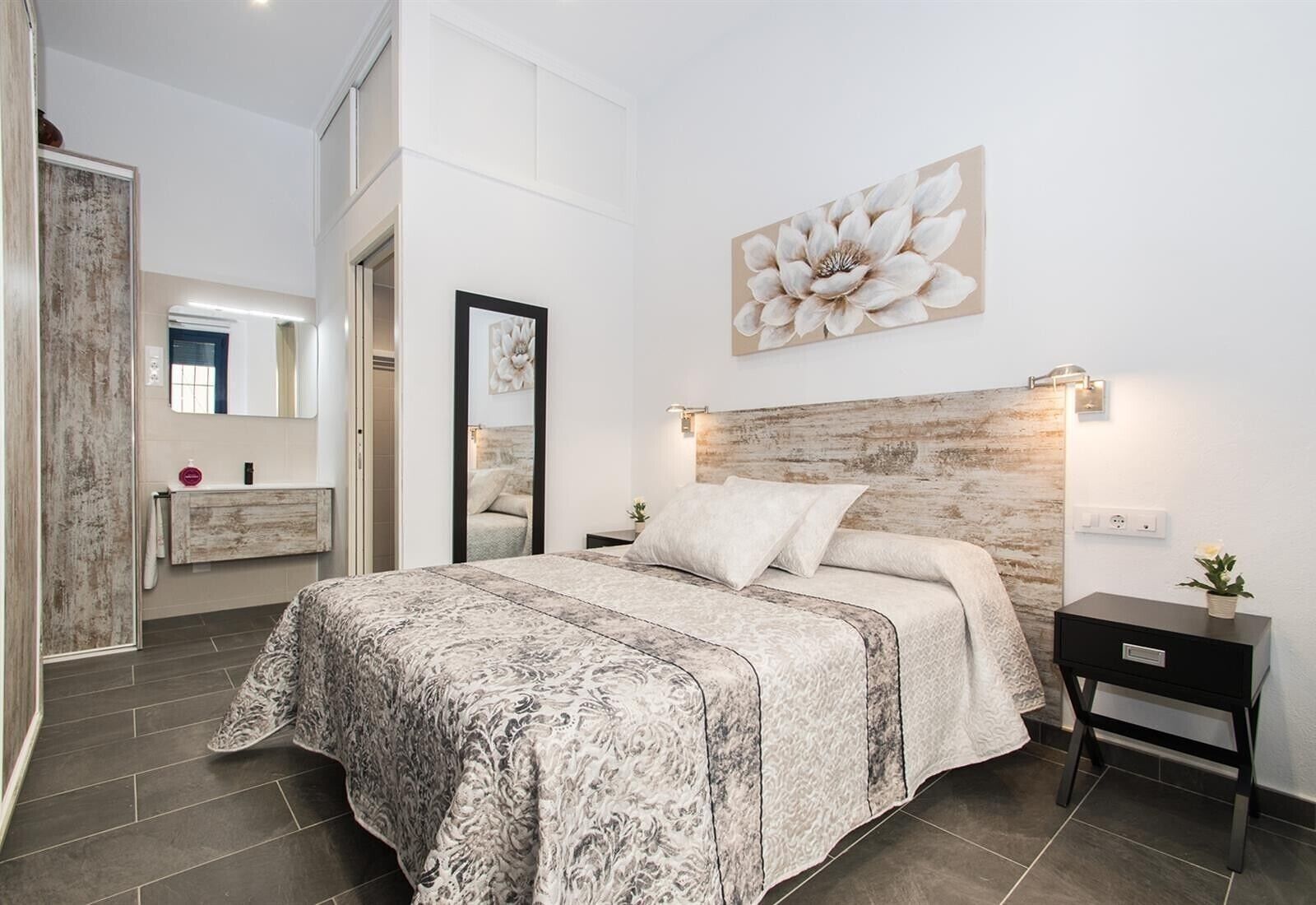 1 dormitorio, tabla de planchar con plancha, wifi gratis y ropa de cama