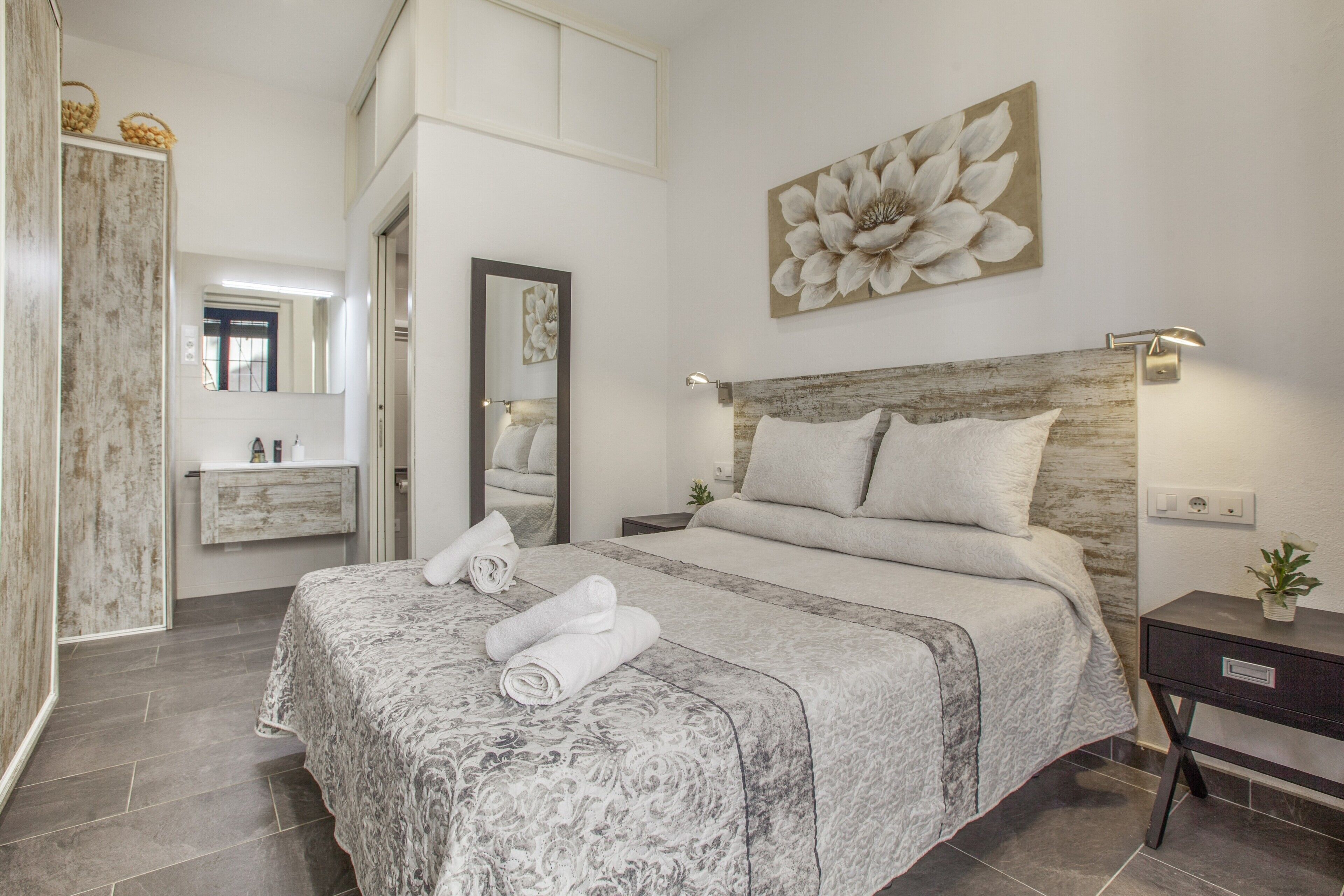1 habitación, tabla de planchar con plancha, wifi gratis y ropa de cama 
