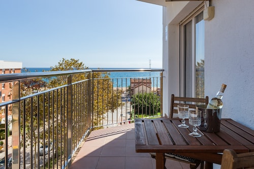 Moli Apartment Beach – Sea View, 100 Meters from the Beach