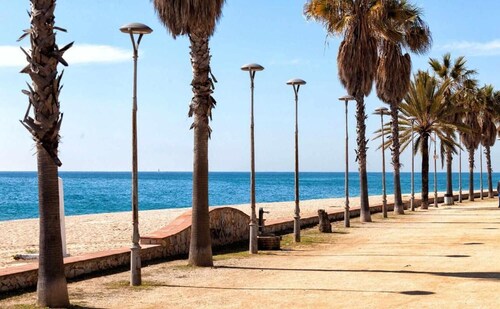 Apartment with Sea View, Terrace, and Beachfront Location