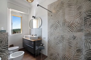 تجهيزات دش، مجففات شعر، مناشف