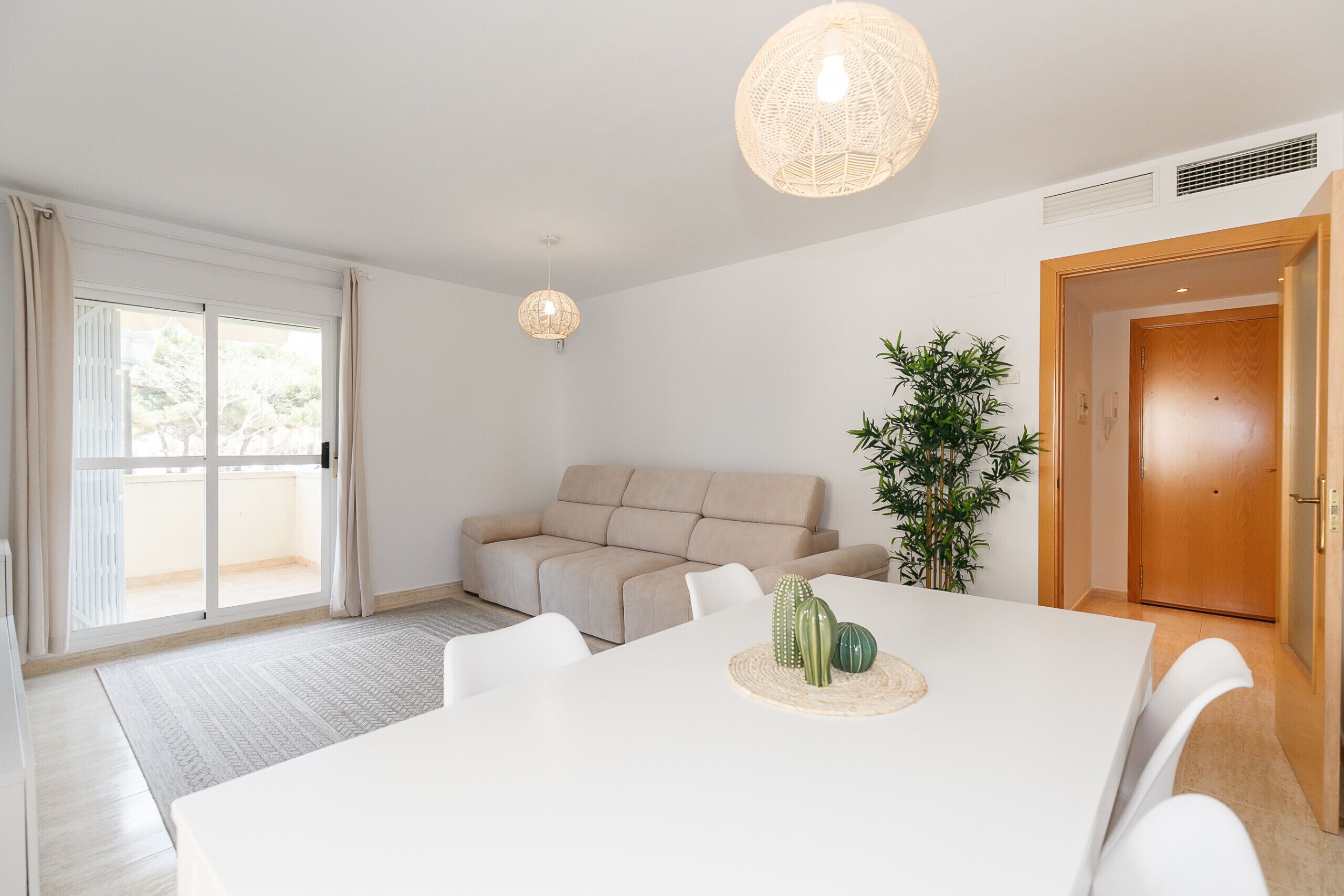 Beautiful Apartment In La Pineda Beach - Uhc Aqua 170 - Tarragona