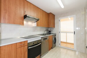 Réfrigérateur, micro-ondes, four, lave-vaisselle