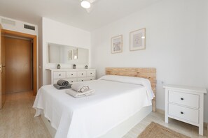 2 chambres, fer et planche à repasser, Wi-Fi gratuit, draps fournis