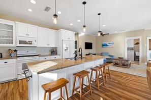 Fridge, microwave, oven, stovetop - Dog Friendly Home with Backyard and Large Porch (Cape San Blas)