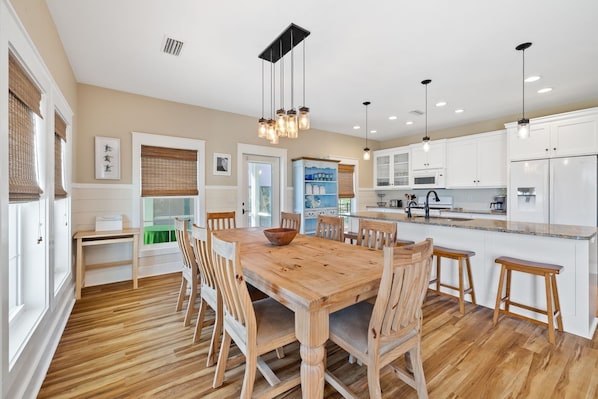 Dining - Dog Friendly Home with Backyard and Large Porch (Cape San Blas)