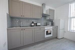 Classic Apartment | Private kitchen - Platform Stadium Apartment (Hull)