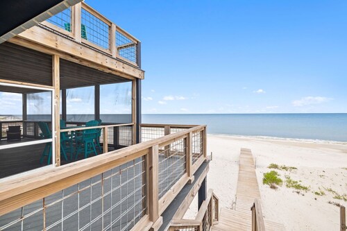 Spring Break Available! Gulf Front! Dog-Friendly! Private Boardwalk! Views!
