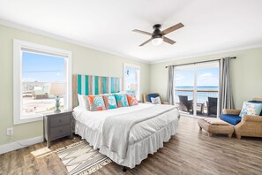 3 bedrooms, free WiFi, bed sheets - A Dog Friendly, Gulf Front Home with Private Boardwalk and Beach Access (Port St. Joe)