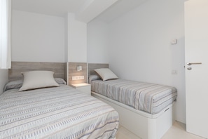 4 habitaciones, tabla de planchar con plancha y wifi gratis 