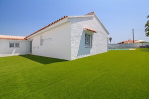 Exterior - VILLA LOS DADOS: 4 bedrooms, private pool, jacuzzi, and barbecue (Miami Playa)