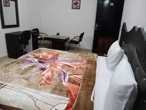 16 habitaciones, escritorio y wifi 