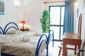 1 slaapkamer, een strijkplank/strijkijzer, reisbedje, wifi