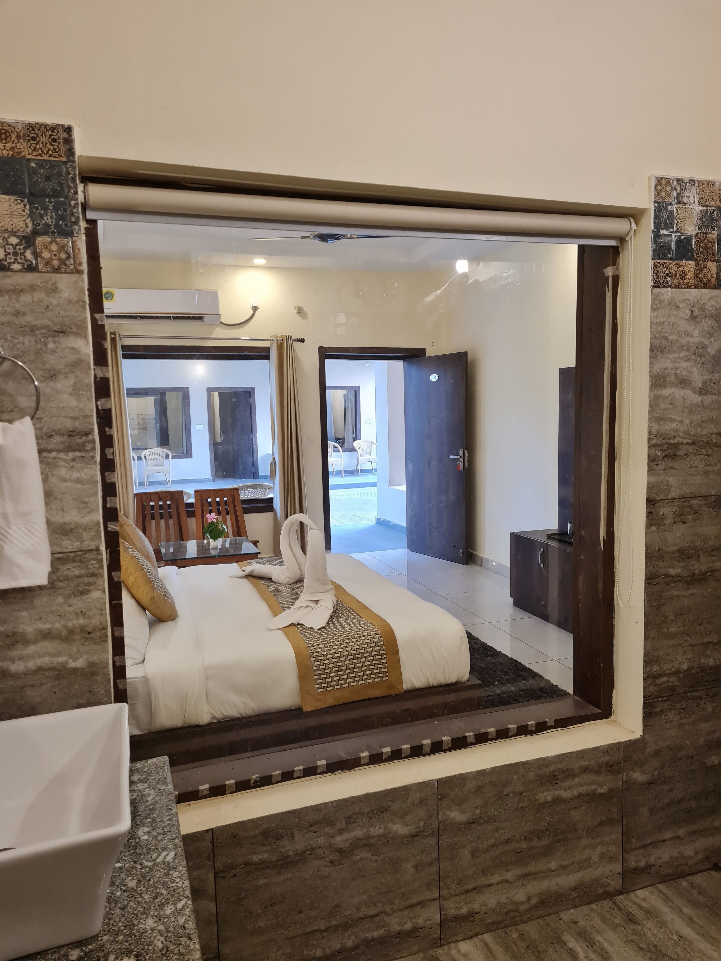 Phòng dành cho gia đình | Phòng tắm | Buồng tắm vòi sen, máy sấy tóc, khăn tắm, xà phòng 