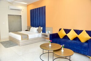 Premium bedding, down comforters, Tempur-Pedic beds, free WiFi - Vow Resorts And Spa (Kaladhungi)